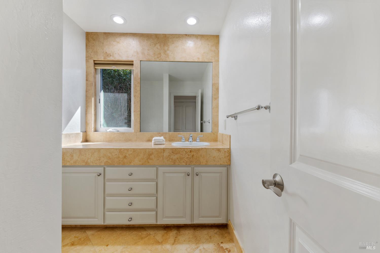 Detail Gallery Image 32 of 42 For 217 Jamaica St, Tiburon,  CA 94920 - 4 Beds | 2/1 Baths