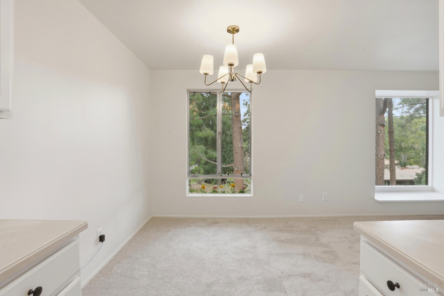 Detail Gallery Image 6 of 14 For 89 Forest Ln, San Rafael,  CA 94903 - 1 Beds | 1 Baths