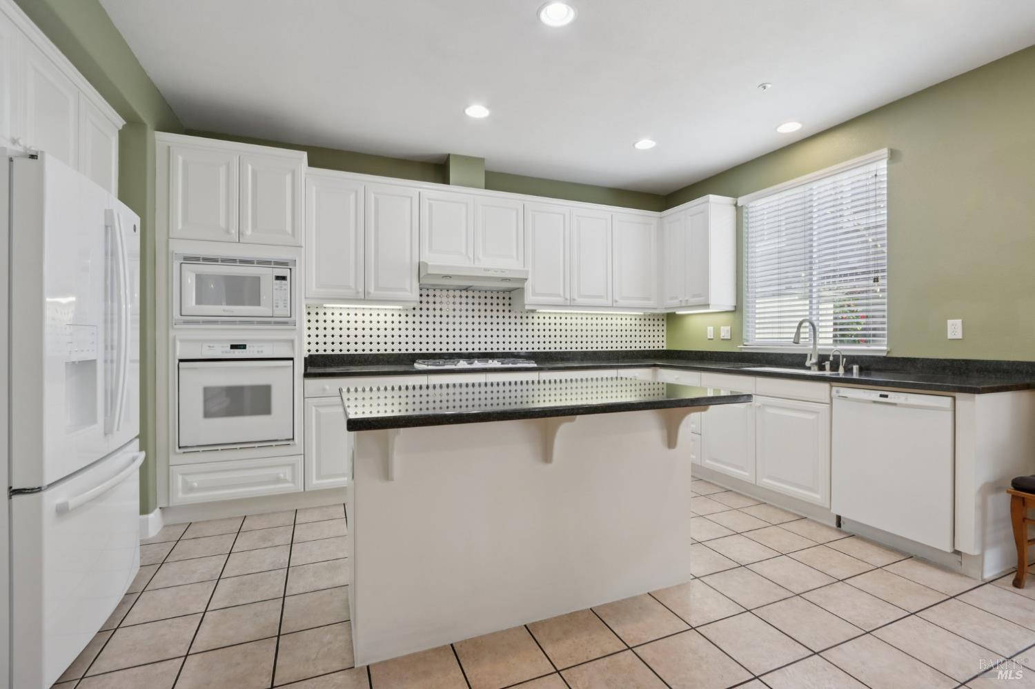 Detail Gallery Image 12 of 44 For 3287 Von Uhlit Ranch Rd, Napa,  CA 94558 - 3 Beds | 2/1 Baths