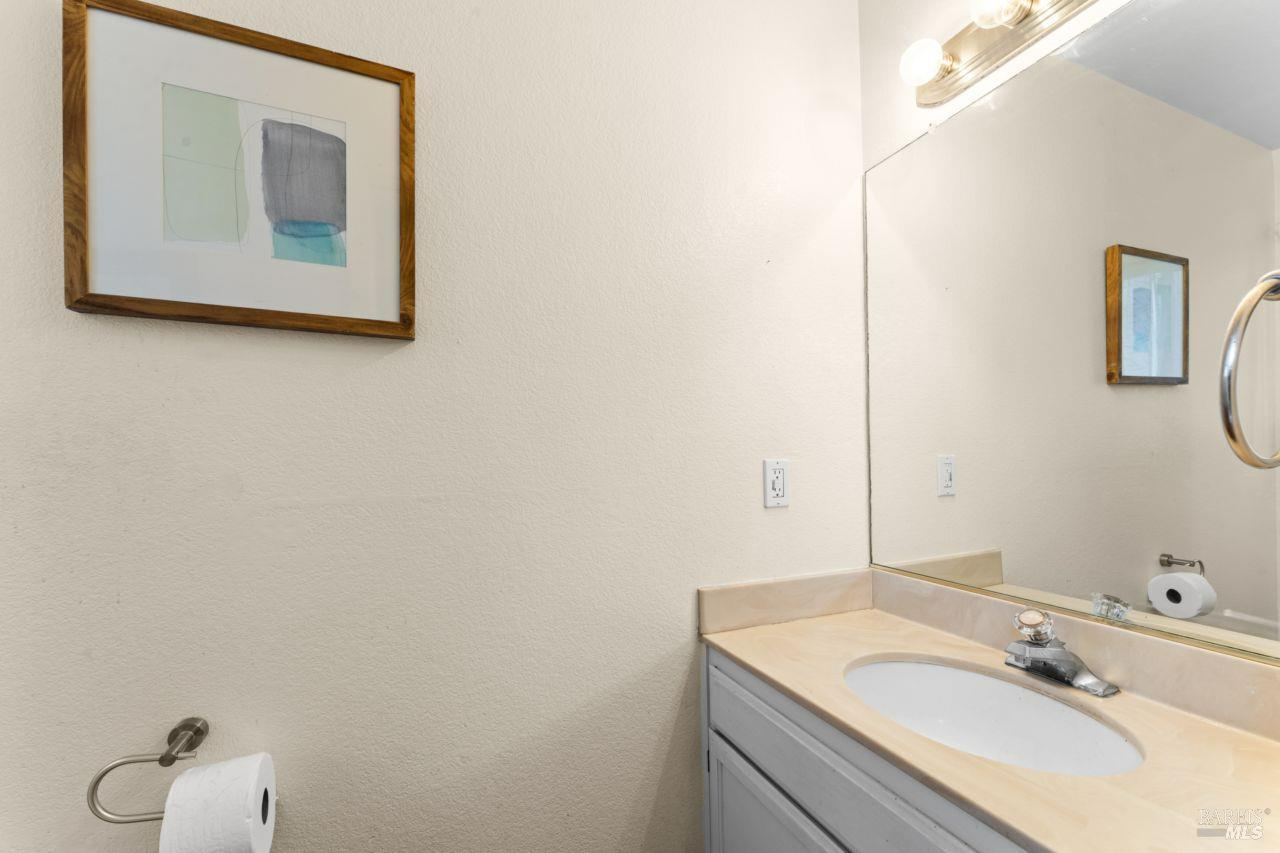 Detail Gallery Image 14 of 30 For 2142 Chianti Dr, Santa Rosa,  CA 95403 - 2 Beds | 1/1 Baths