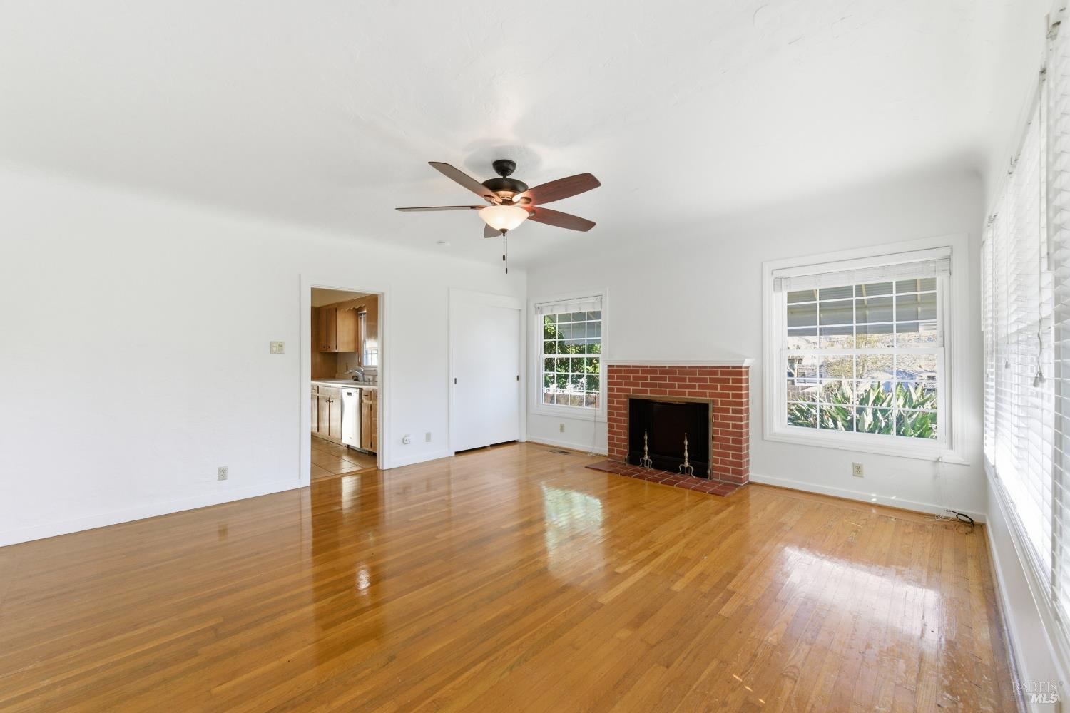 Detail Gallery Image 4 of 53 For 639 E 5th St, Benicia,  CA 94510 - 3 Beds | 2/1 Baths