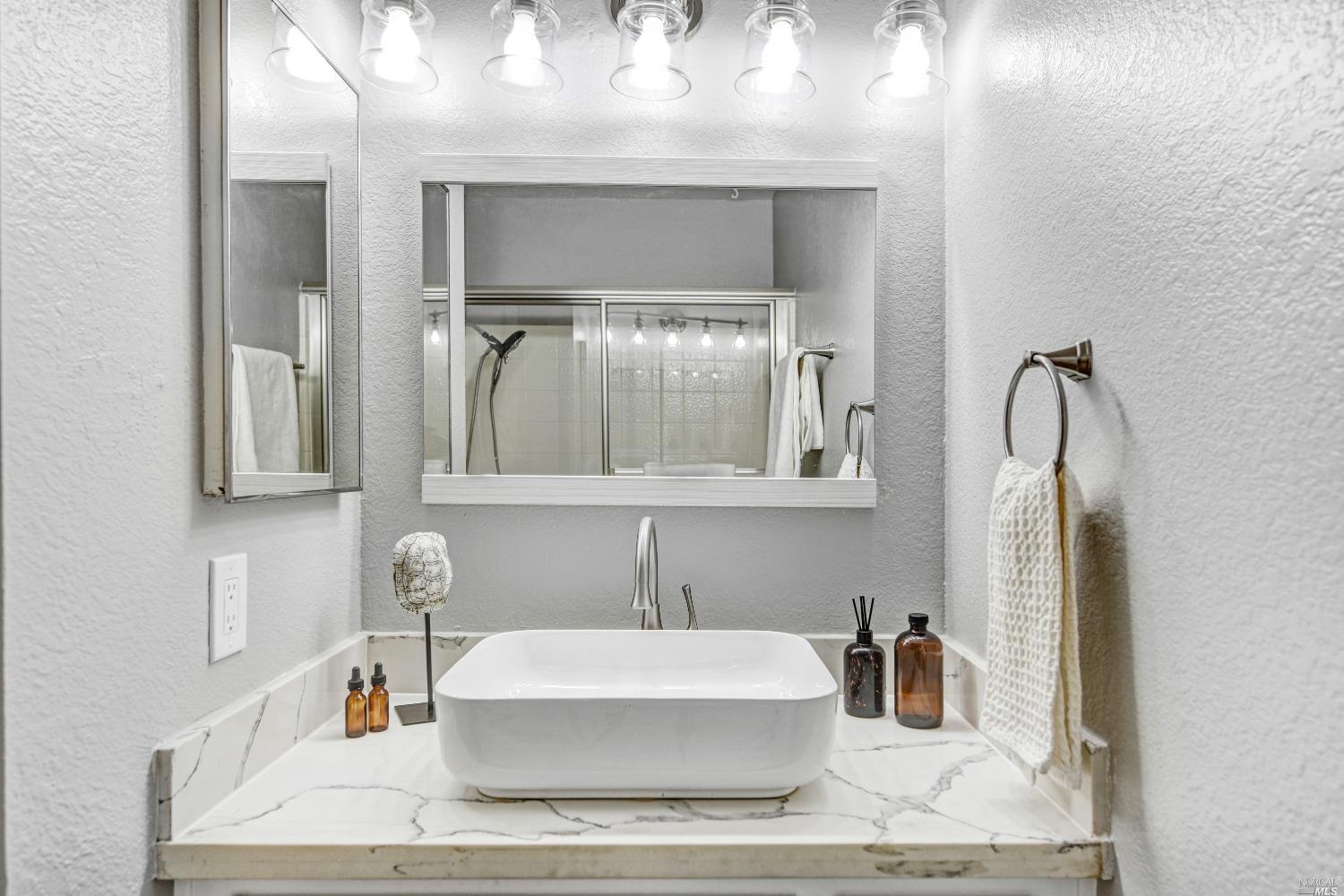 Detail Gallery Image 23 of 31 For 2016 Clearview Cir, Benicia,  CA 94510 - 3 Beds | 2/1 Baths