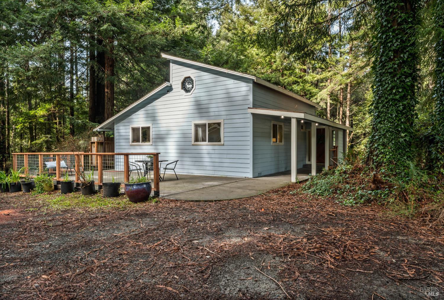 Detail Gallery Image 3 of 25 For 17600 Redwood Springs Dr, Fort Bragg,  CA 95437 - 2 Beds | 2 Baths