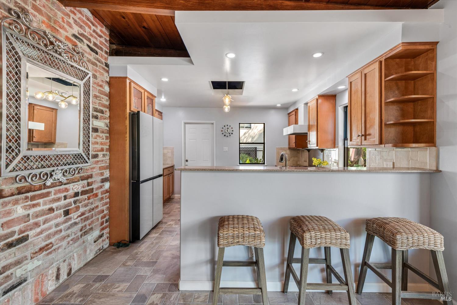 Detail Gallery Image 12 of 37 For 3990 Fairway Ave, Oakland,  CA 94605 - 2 Beds | 2 Baths