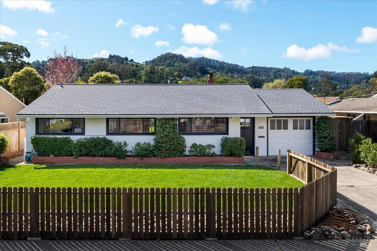 Detail Gallery Image 7 of 26 For 265 Cardinal Rd, Mill Valley,  CA 94941 - 3 Beds | 1 Baths