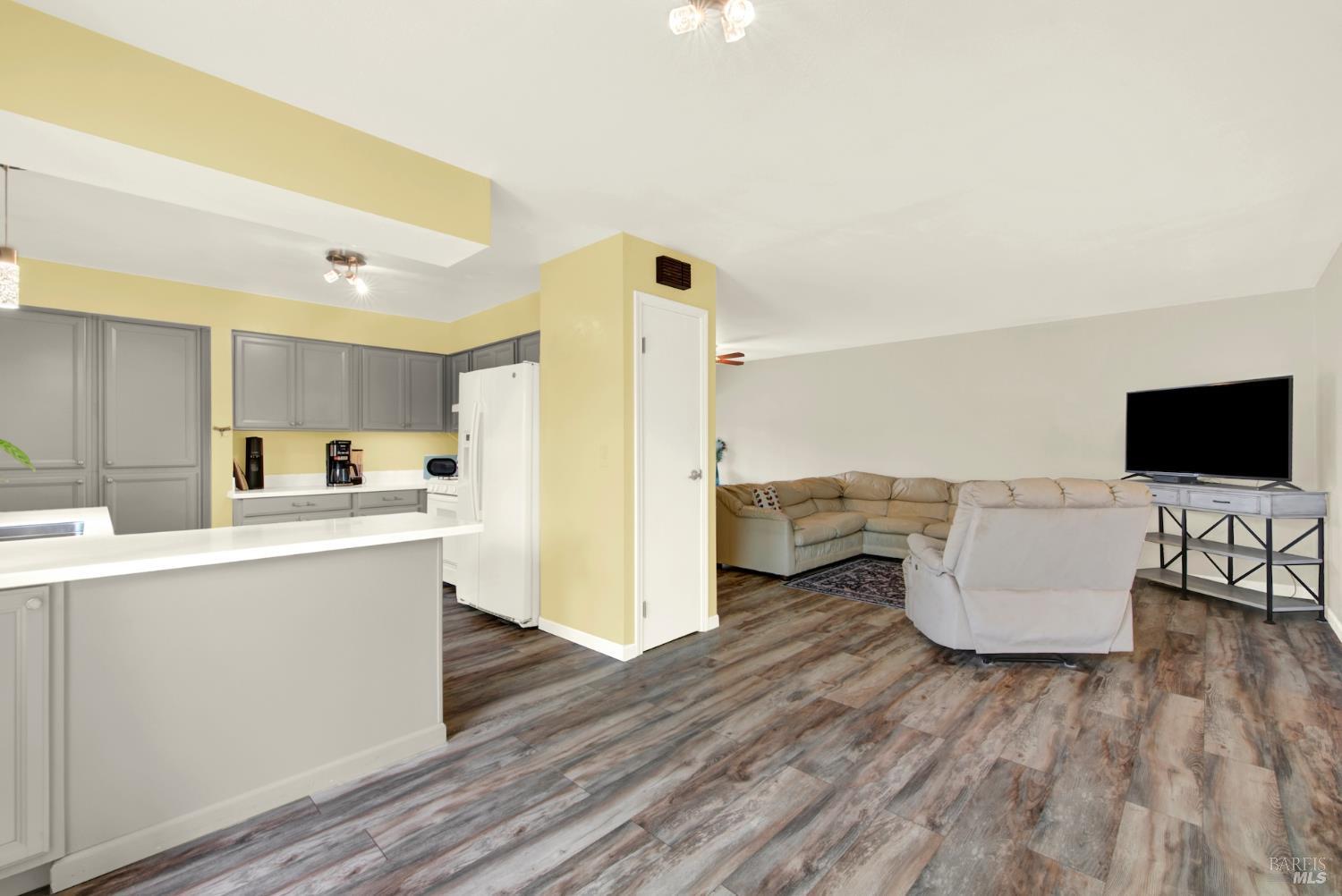 Detail Gallery Image 13 of 41 For 129 Carlsbad Cir, Vacaville,  CA 95687 - 2 Beds | 1 Baths