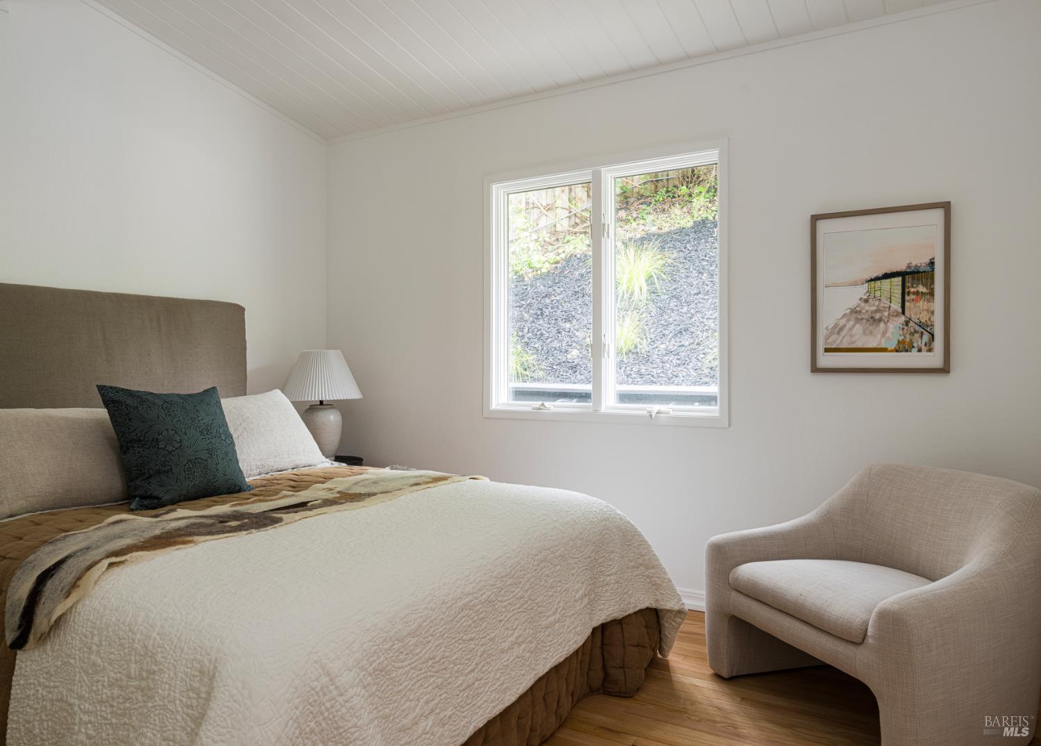 Detail Gallery Image 14 of 22 For 641 Hilary Dr, Tiburon,  CA 94920 - 4 Beds | 2/1 Baths