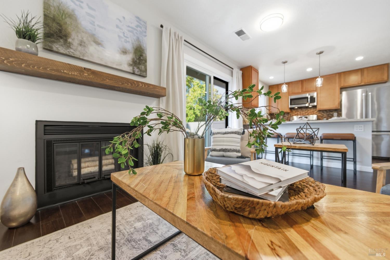 Detail Gallery Image 9 of 26 For 74 Hector Ln, Novato,  CA 94949 - 2 Beds | 1 Baths