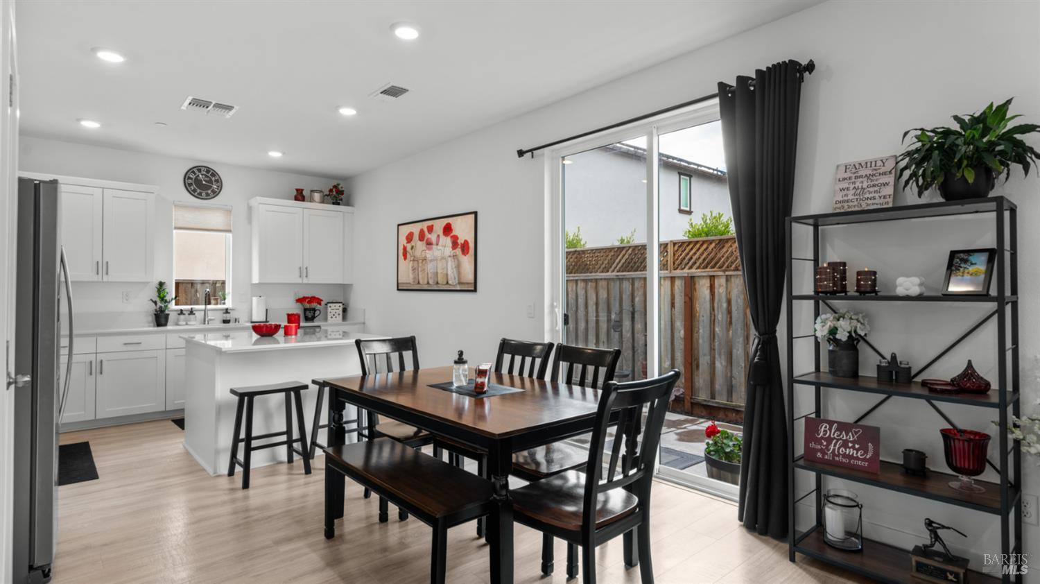 Detail Gallery Image 14 of 47 For 6083 Oak Leaf Pl, Rohnert Park,  CA 94928 - 4 Beds | 2/1 Baths