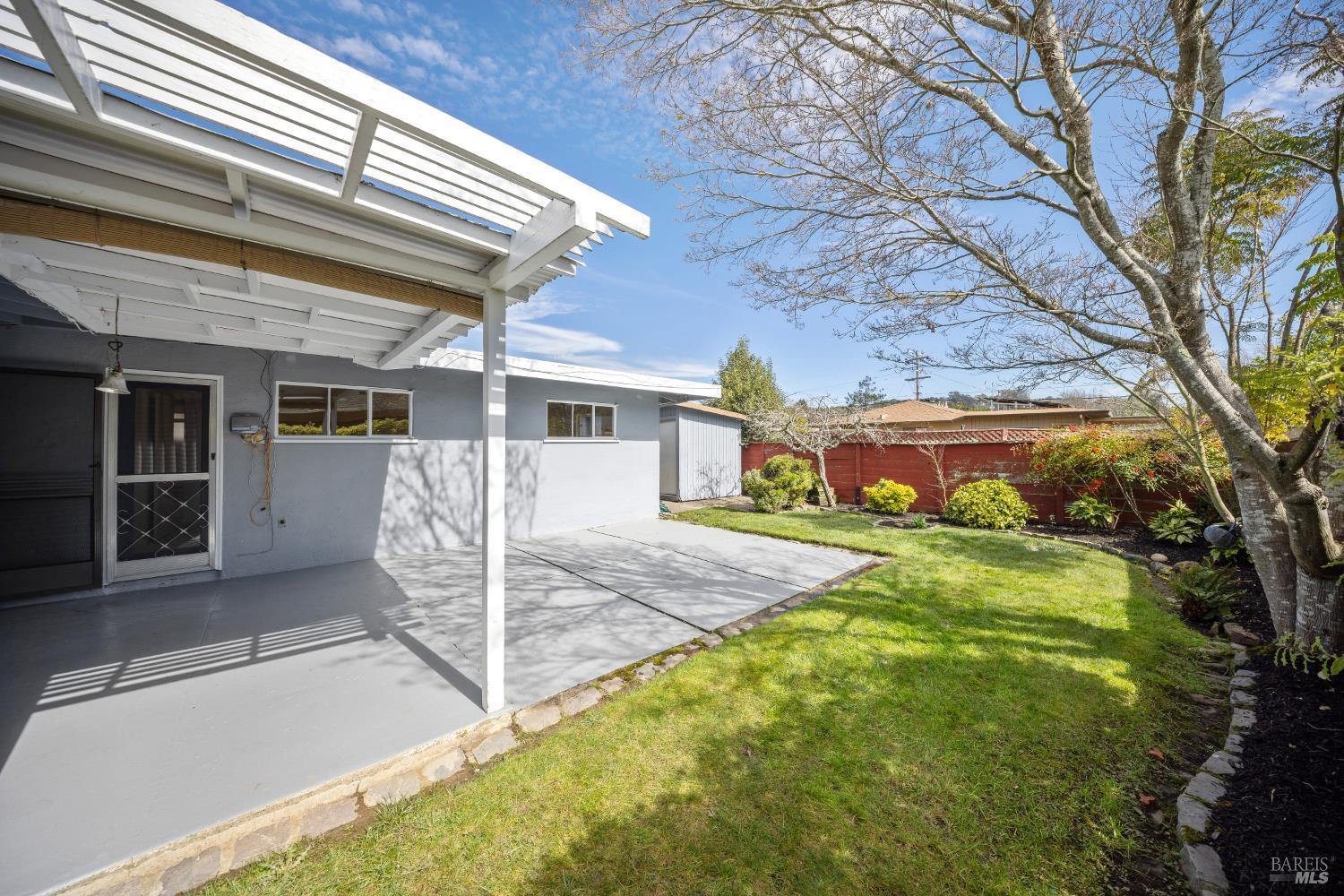 Detail Gallery Image 33 of 39 For 10 Somerset Ln, Mill Valley,  CA 94941 - 3 Beds | 2 Baths