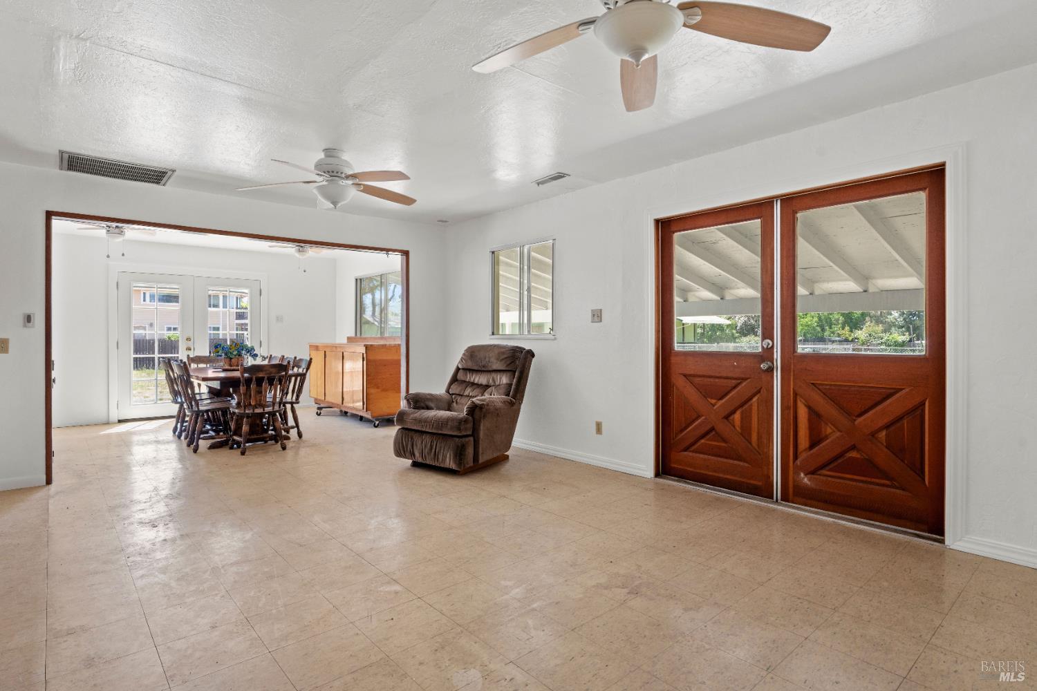 Detail Gallery Image 8 of 27 For 411 Milani Dr, Ukiah,  CA 95482 - 4 Beds | 2 Baths