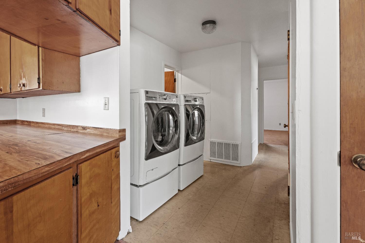 Detail Gallery Image 17 of 27 For 411 Milani Dr, Ukiah,  CA 95482 - 4 Beds | 2 Baths