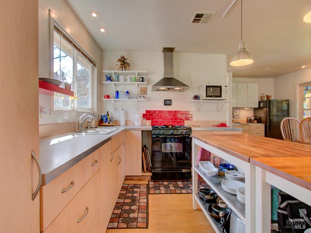 Detail Gallery Image 7 of 52 For 14100 Prairie Way, Mendocino,  CA 95460 - 2 Beds | 2 Baths