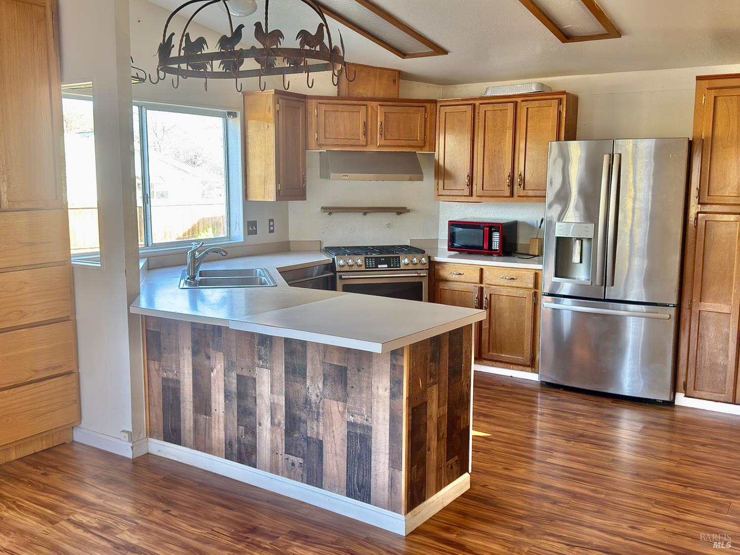 Detail Gallery Image 3 of 44 For 1023 Deputy Dr, Pope Valley,  CA 94567 - 3 Beds | 2 Baths