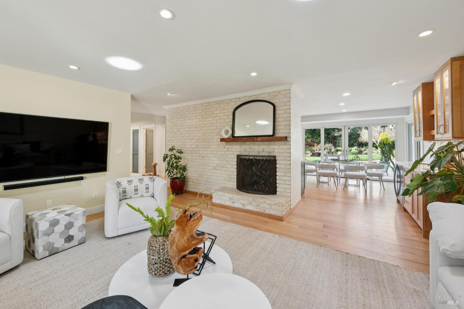 Detail Gallery Image 13 of 53 For 1222 Apple Tree Ct, Sonoma,  CA 95476 - 3 Beds | 3 Baths