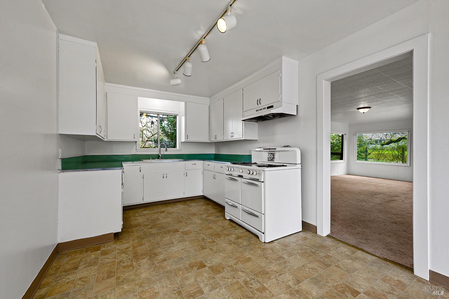 Detail Gallery Image 22 of 36 For 8400 Blackney Rd, Sebastopol,  CA 95472 - 2 Beds | 1 Baths