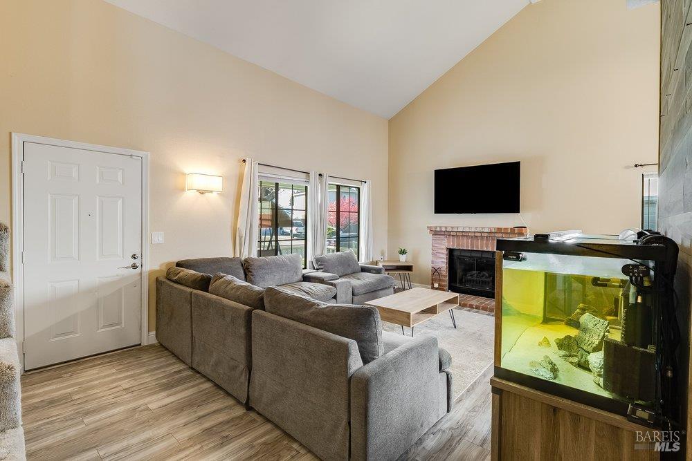 Detail Gallery Image 14 of 88 For 821 Saddle Horn Trl, Vacaville,  CA 95687 - 3 Beds | 3 Baths