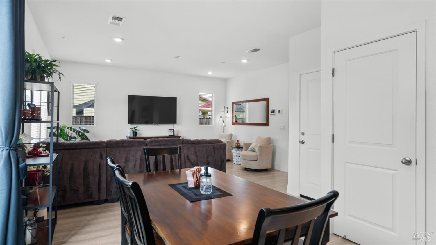 Detail Gallery Image 15 of 47 For 6083 Oak Leaf Pl, Rohnert Park,  CA 94928 - 4 Beds | 2/1 Baths