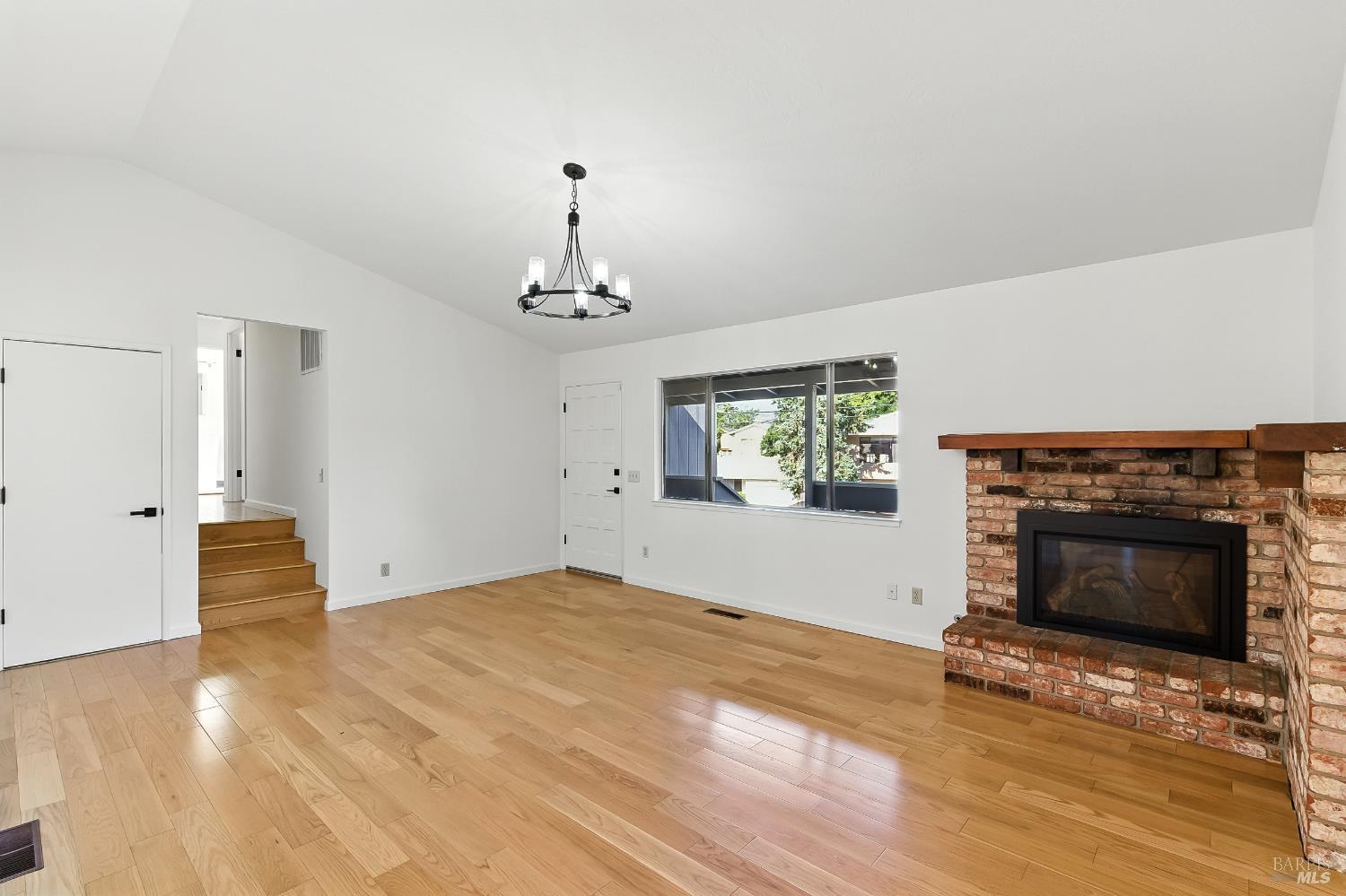 Detail Gallery Image 16 of 37 For 17641 Highland Blvd, Sonoma,  CA 95476 - 3 Beds | 2 Baths