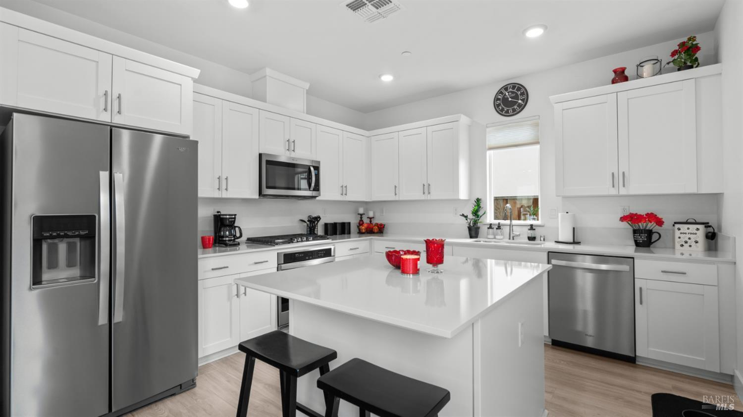 Detail Gallery Image 16 of 47 For 6083 Oak Leaf Pl, Rohnert Park,  CA 94928 - 4 Beds | 2/1 Baths