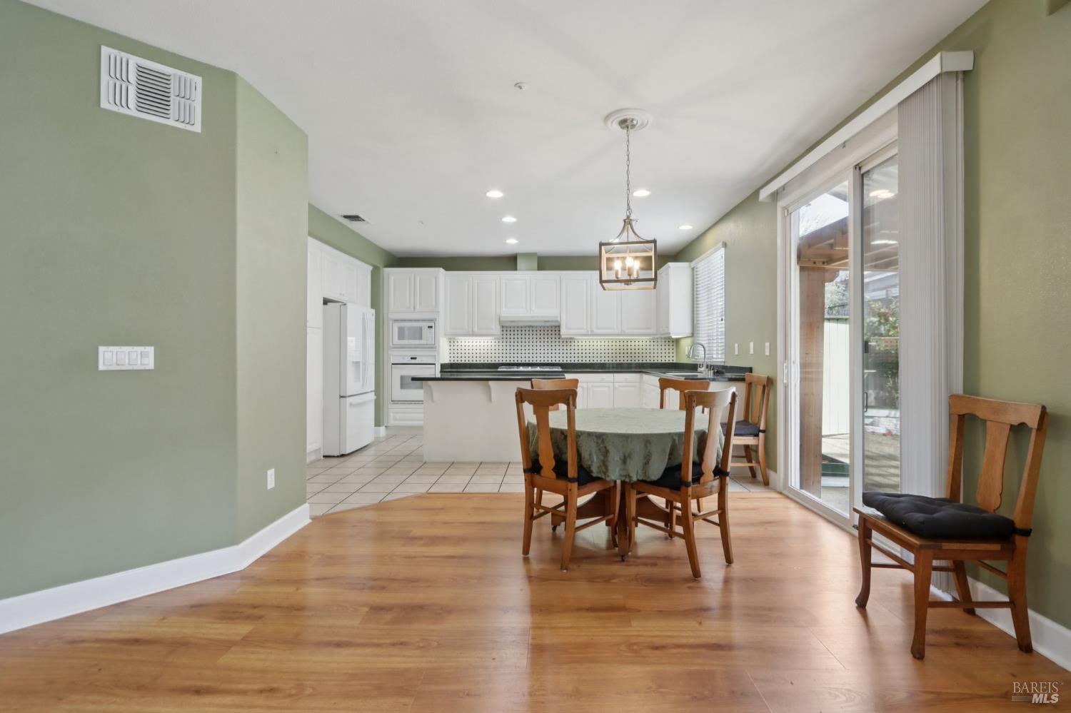 Detail Gallery Image 9 of 44 For 3287 Von Uhlit Ranch Rd, Napa,  CA 94558 - 3 Beds | 2/1 Baths