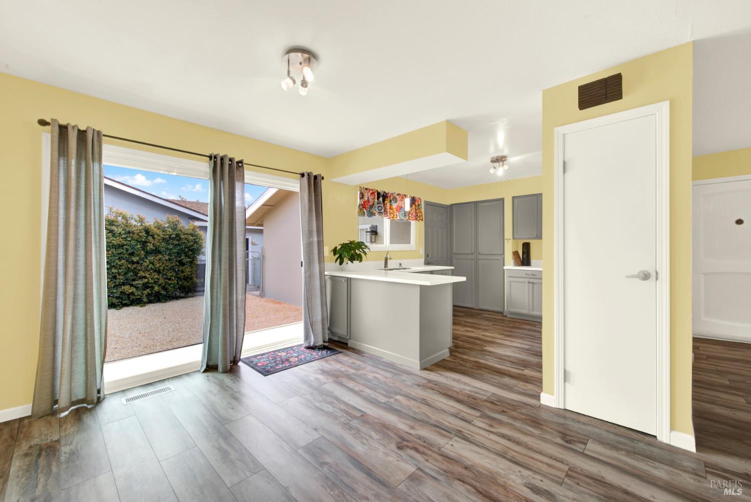 Detail Gallery Image 12 of 41 For 129 Carlsbad Cir, Vacaville,  CA 95687 - 2 Beds | 1 Baths