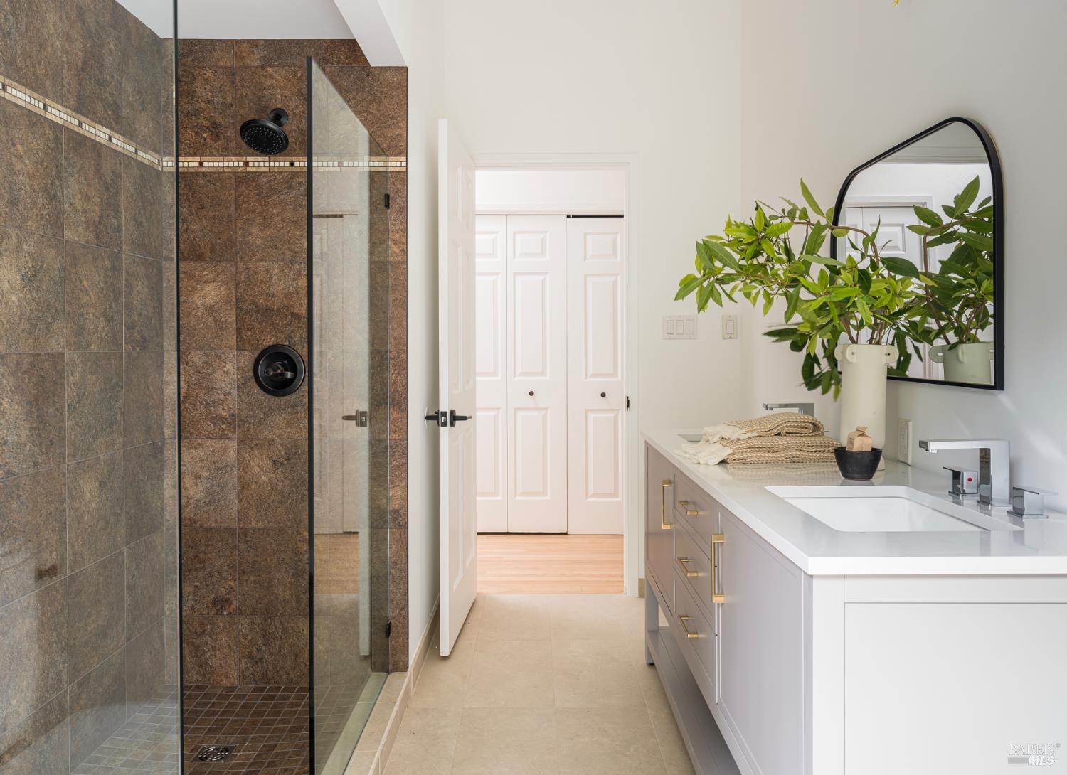 Detail Gallery Image 15 of 22 For 641 Hilary Dr, Tiburon,  CA 94920 - 4 Beds | 2/1 Baths