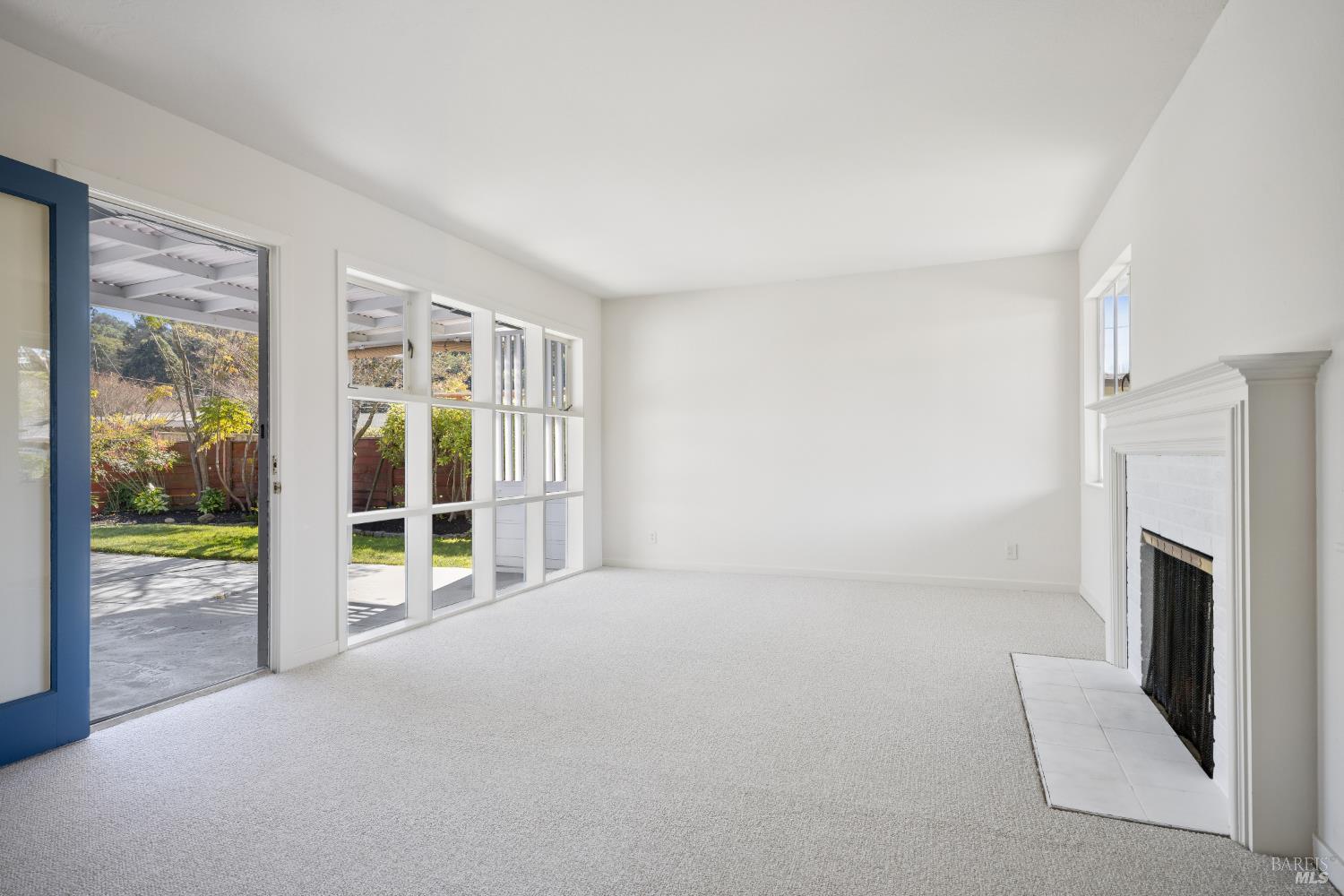 Detail Gallery Image 5 of 39 For 10 Somerset Ln, Mill Valley,  CA 94941 - 3 Beds | 2 Baths