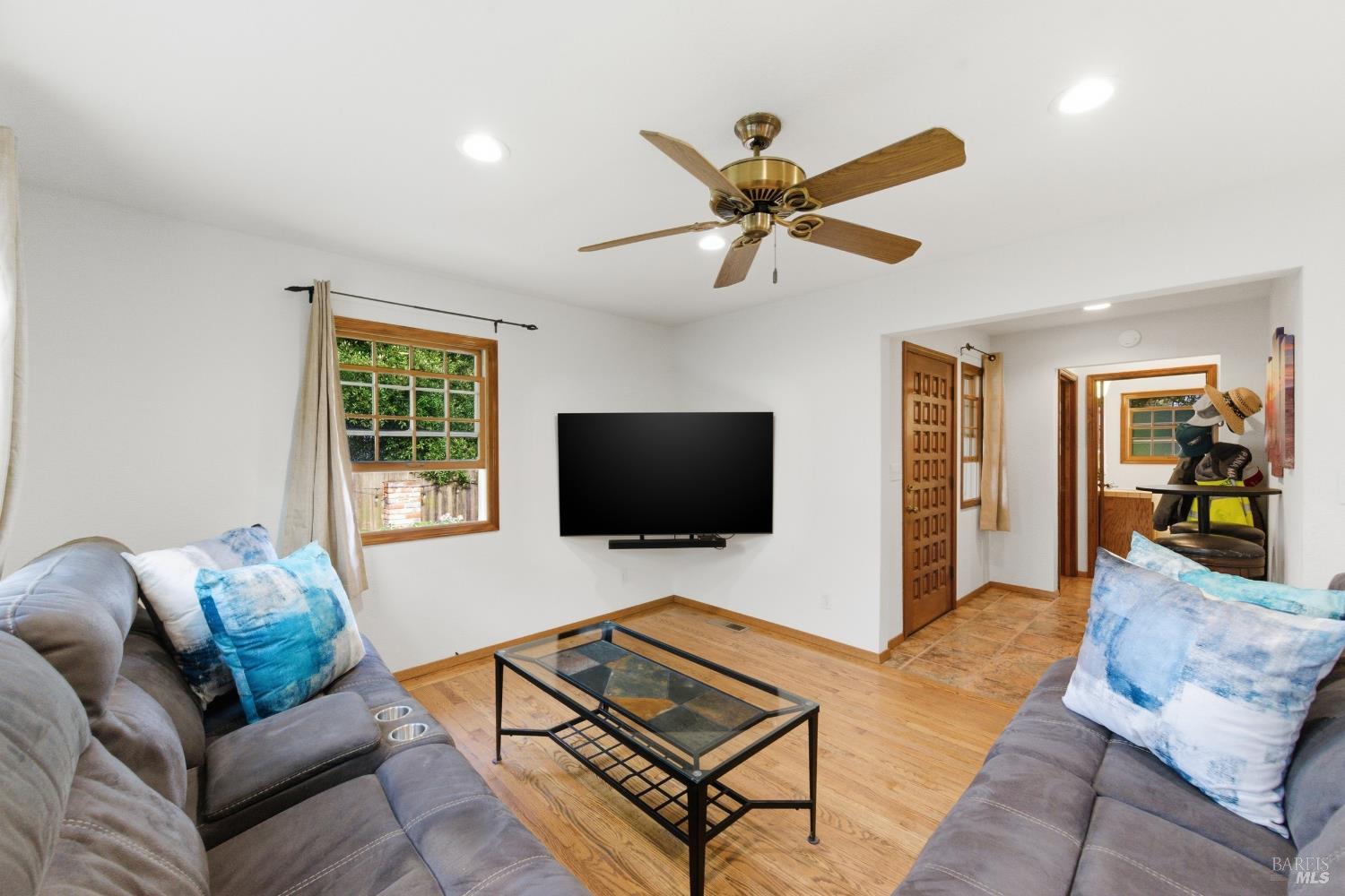 Detail Gallery Image 33 of 53 For 639 E 5th St, Benicia,  CA 94510 - 3 Beds | 2/1 Baths