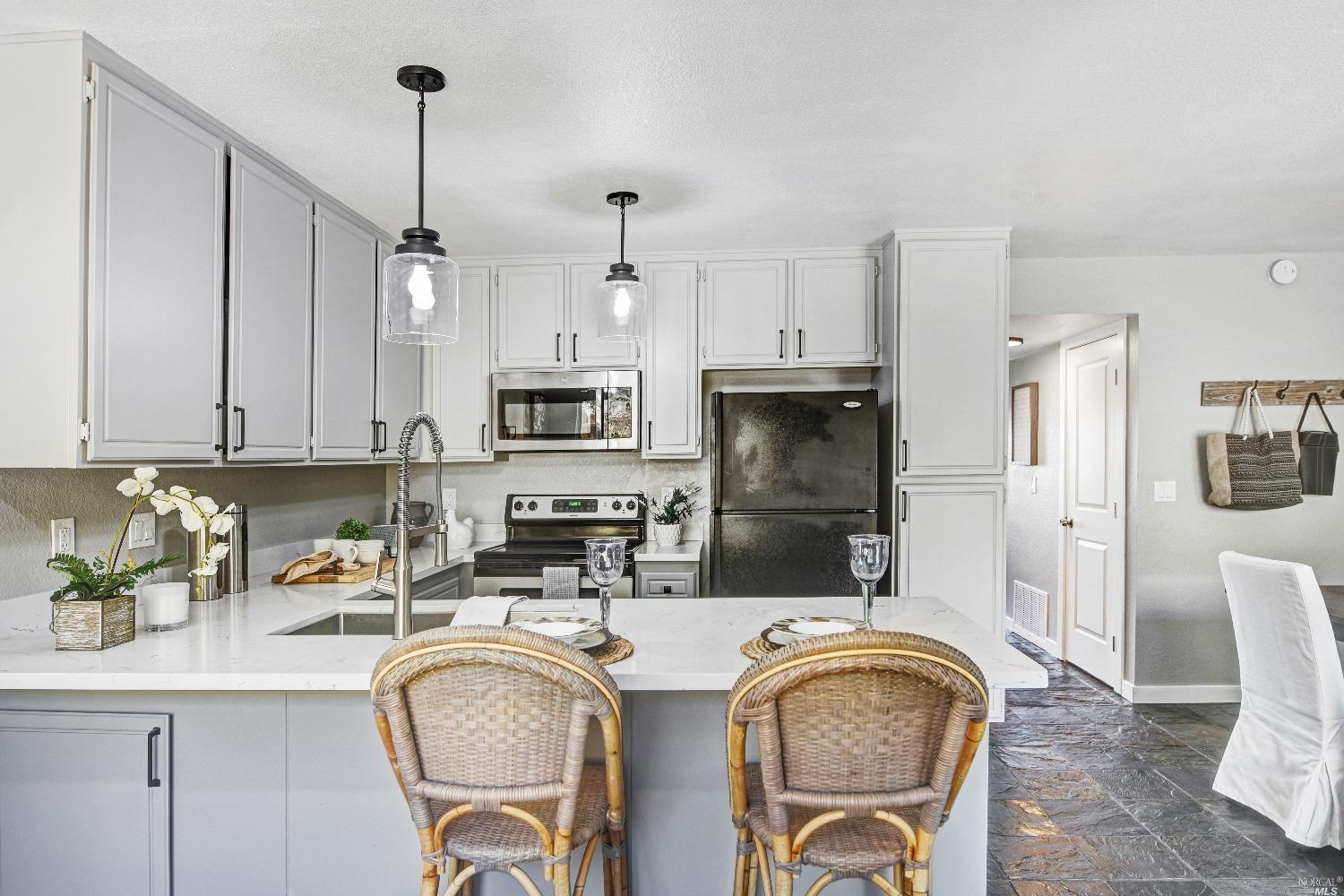 Detail Gallery Image 18 of 31 For 2016 Clearview Cir, Benicia,  CA 94510 - 3 Beds | 2/1 Baths