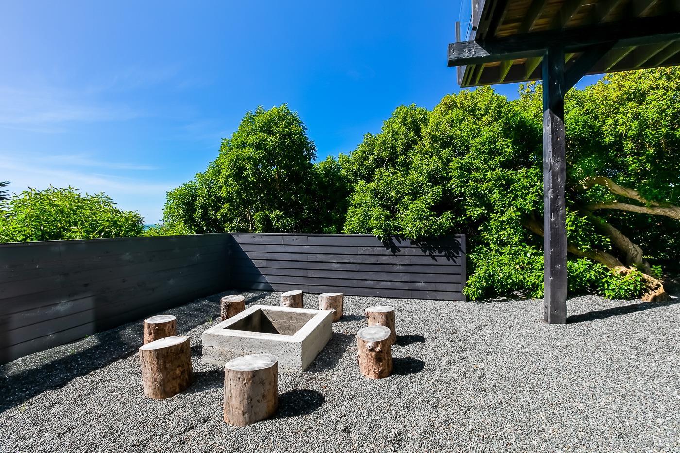 Detail Gallery Image 26 of 51 For 45460 Indian Shoals Rd, Mendocino,  CA 95460 - 4 Beds | 4 Baths