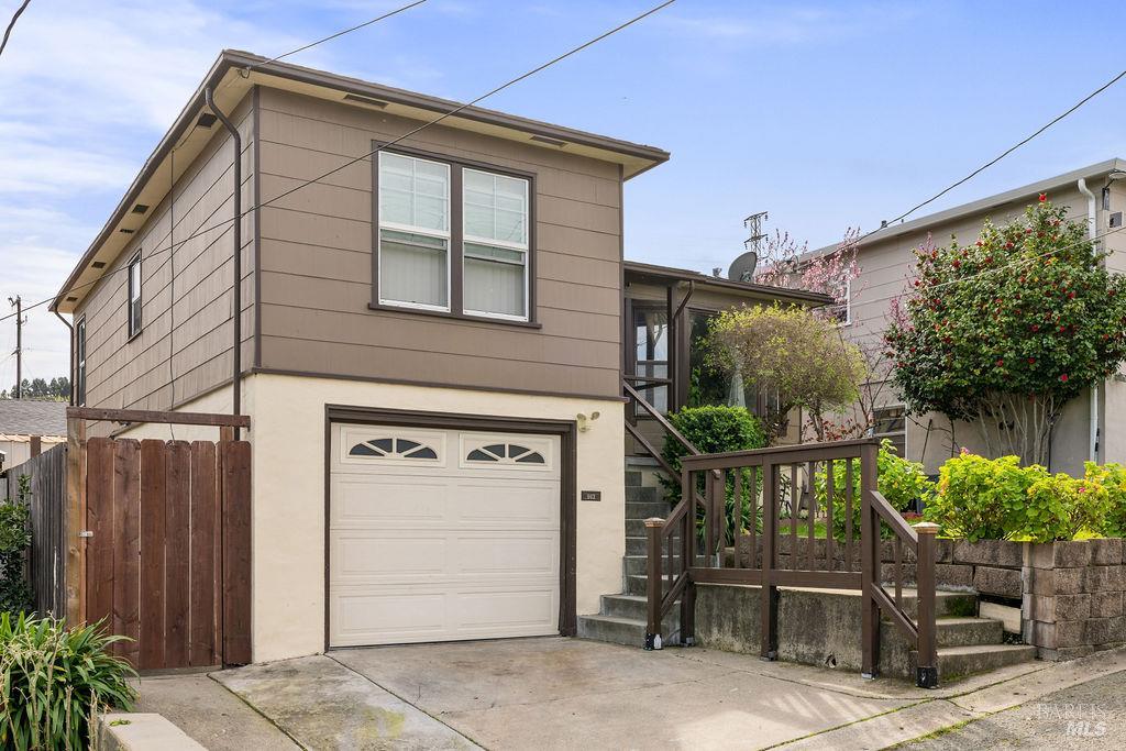 Detail Gallery Image 3 of 30 For 903 Jones Ct, Pinole,  CA 94564 - 2 Beds | 1/1 Baths