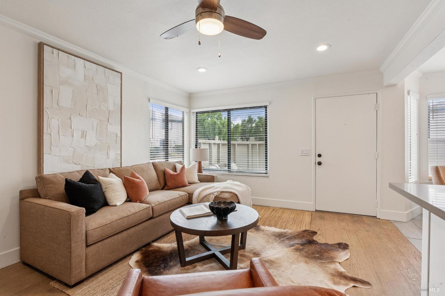 Detail Gallery Image 8 of 26 For 95 Dockside Cir, San Rafael,  CA 94903 - 2 Beds | 1 Baths