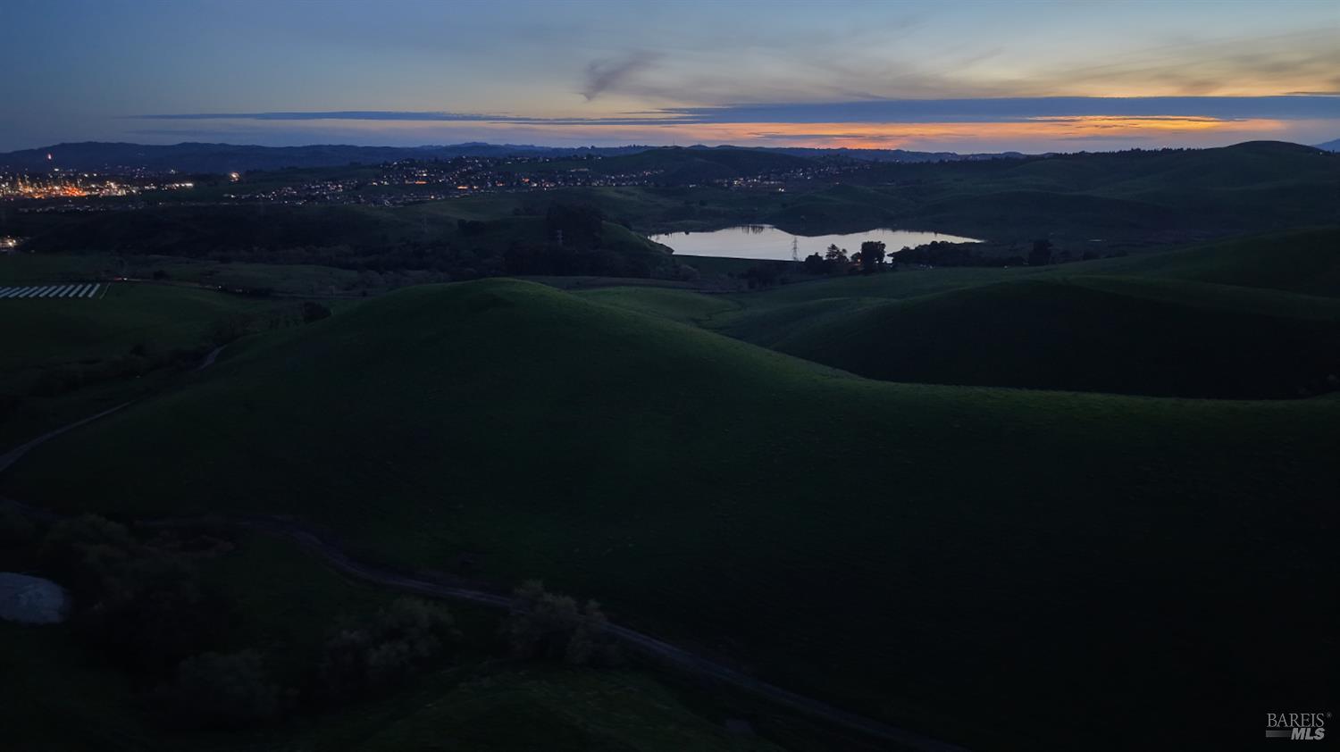 Detail Gallery Image 4 of 7 For 2 Lake Herman Rd, Benicia,  CA 94510 - – Beds | – Baths