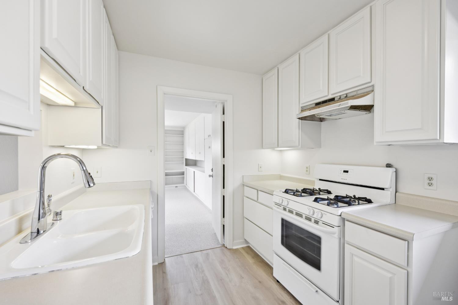 Detail Gallery Image 15 of 39 For 10 Somerset Ln, Mill Valley,  CA 94941 - 3 Beds | 2 Baths