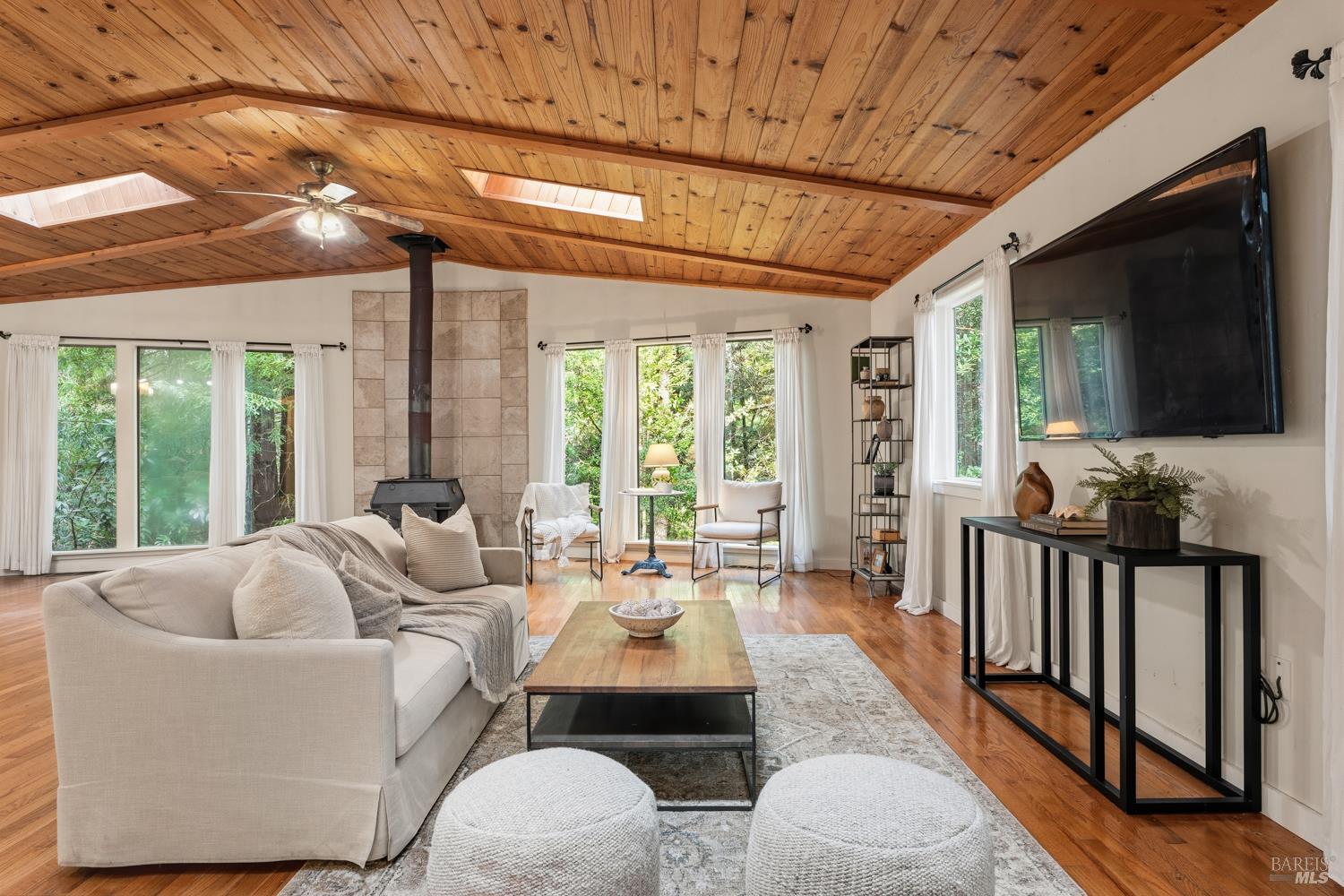 Detail Gallery Image 8 of 25 For 17600 Redwood Springs Dr, Fort Bragg,  CA 95437 - 2 Beds | 2 Baths