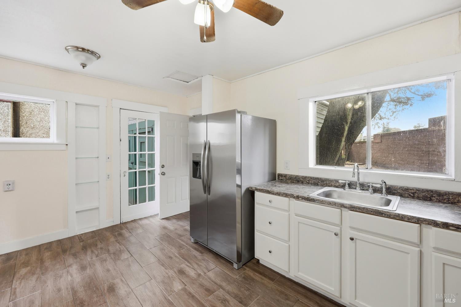 Detail Gallery Image 9 of 33 For 220 Carrillo St, Santa Rosa,  CA 95401 - 2 Beds | 1 Baths