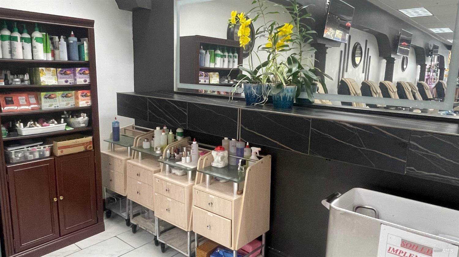 Detail Gallery Image 14 of 25 For 449 Center St, Healdsburg,  CA 95448 - – Beds | – Baths