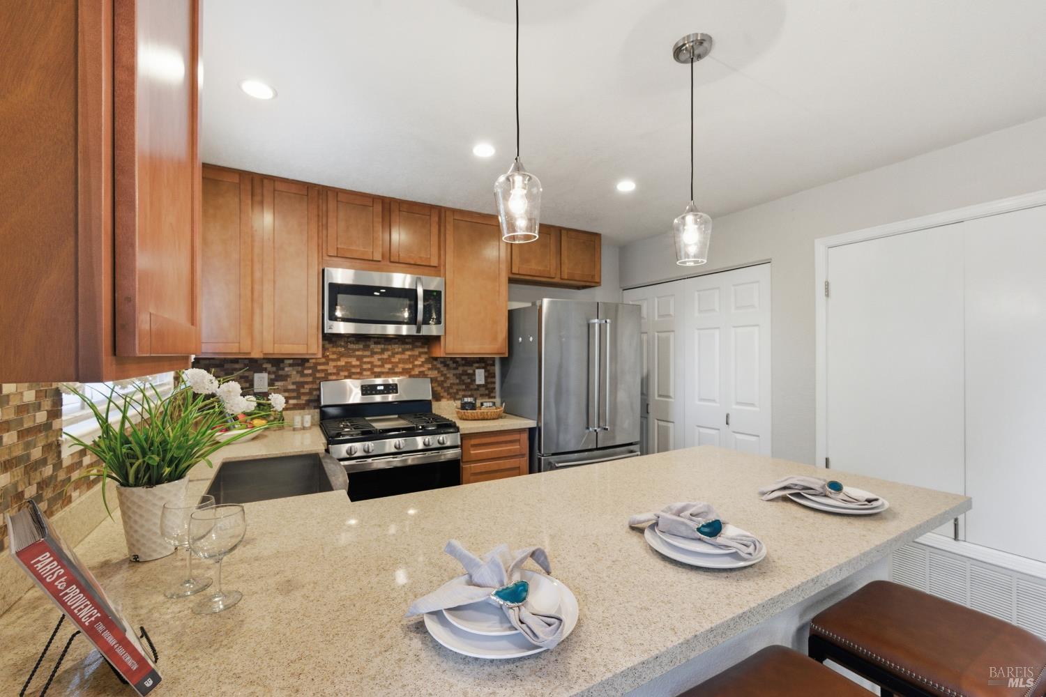 Detail Gallery Image 12 of 26 For 74 Hector Ln, Novato,  CA 94949 - 2 Beds | 1 Baths