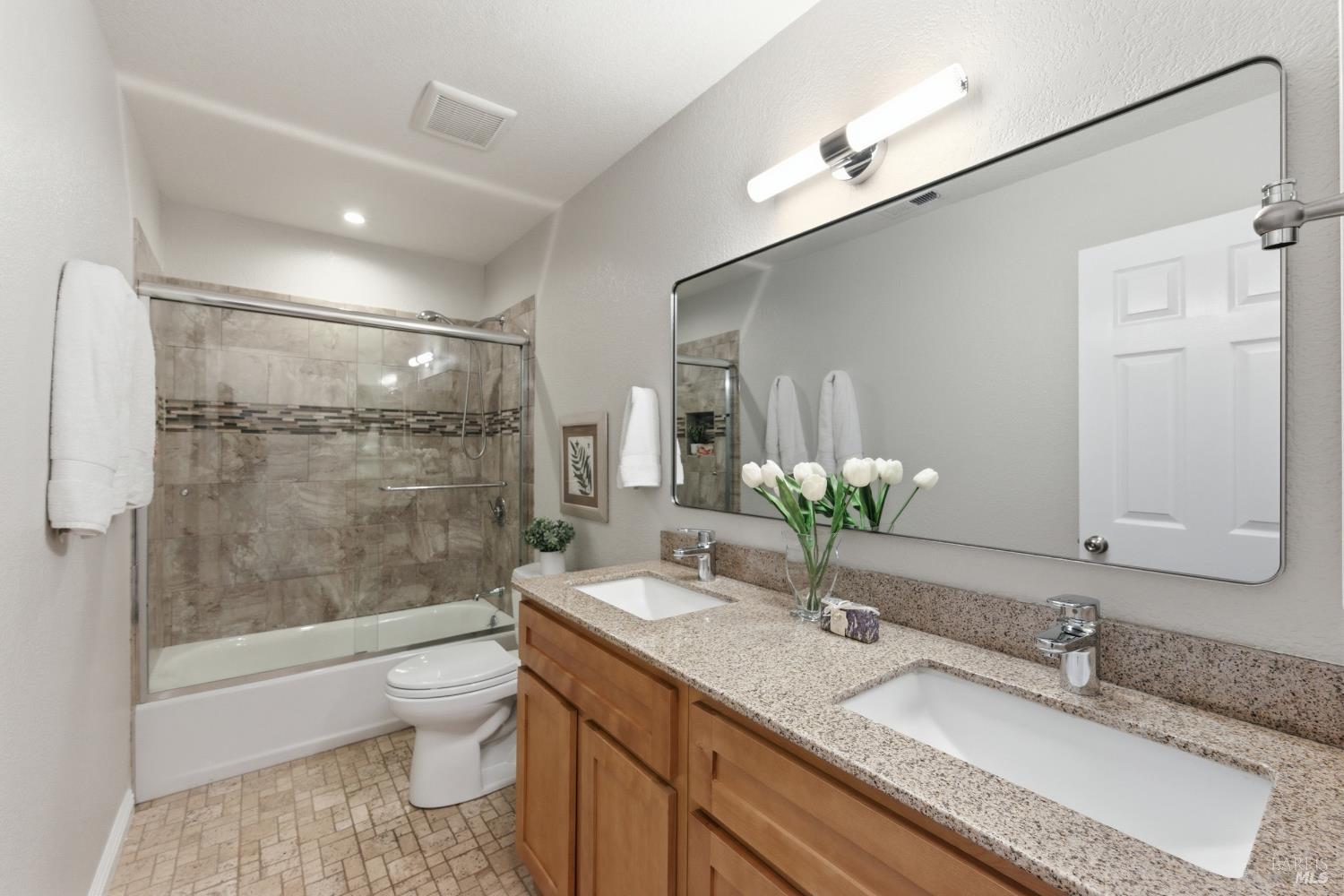 Detail Gallery Image 16 of 26 For 74 Hector Ln, Novato,  CA 94949 - 2 Beds | 1 Baths