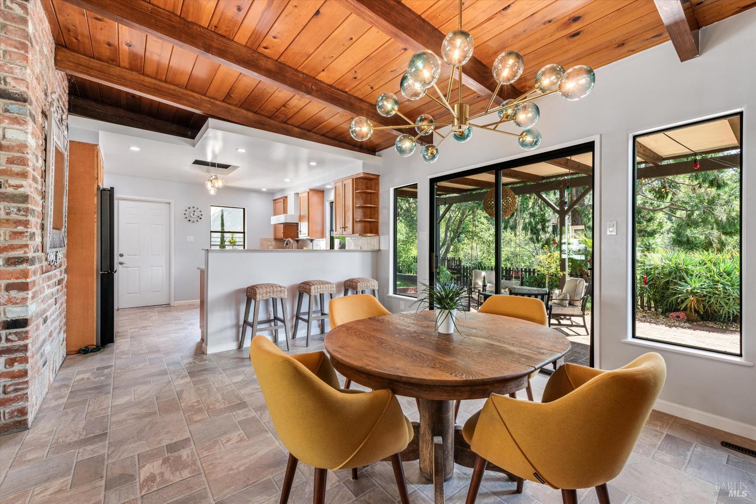 Detail Gallery Image 11 of 37 For 3990 Fairway Ave, Oakland,  CA 94605 - 2 Beds | 2 Baths