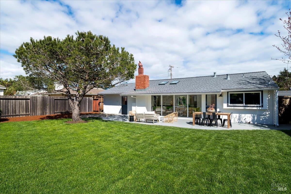 Detail Gallery Image 2 of 26 For 265 Cardinal Rd, Mill Valley,  CA 94941 - 3 Beds | 1 Baths