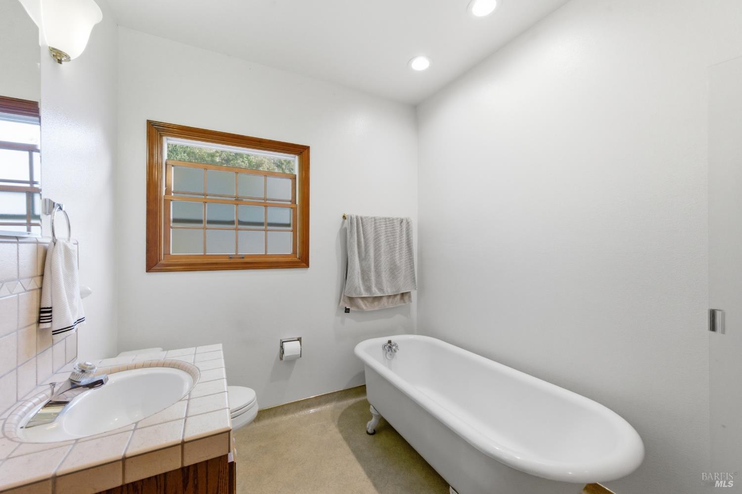 Detail Gallery Image 39 of 53 For 639 E 5th St, Benicia,  CA 94510 - 3 Beds | 2/1 Baths