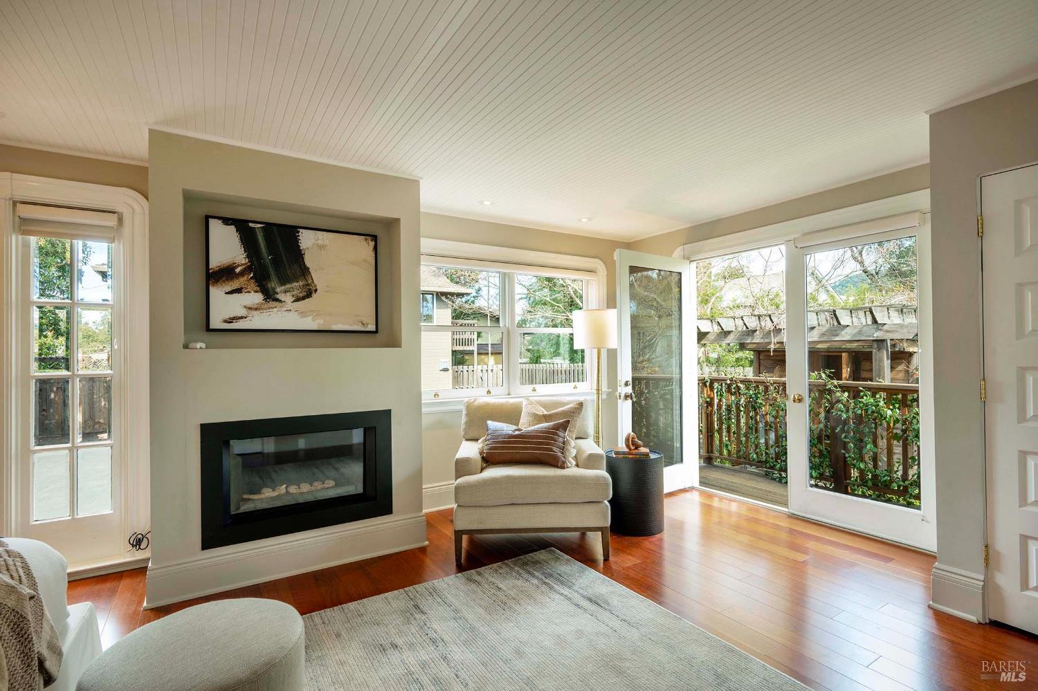 Detail Gallery Image 15 of 35 For 423 Matheson St, Healdsburg,  CA 95448 - 3 Beds | 2/2 Baths