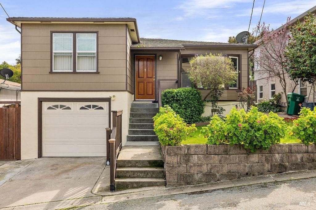 Detail Gallery Image 2 of 30 For 903 Jones Ct, Pinole,  CA 94564 - 2 Beds | 1/1 Baths