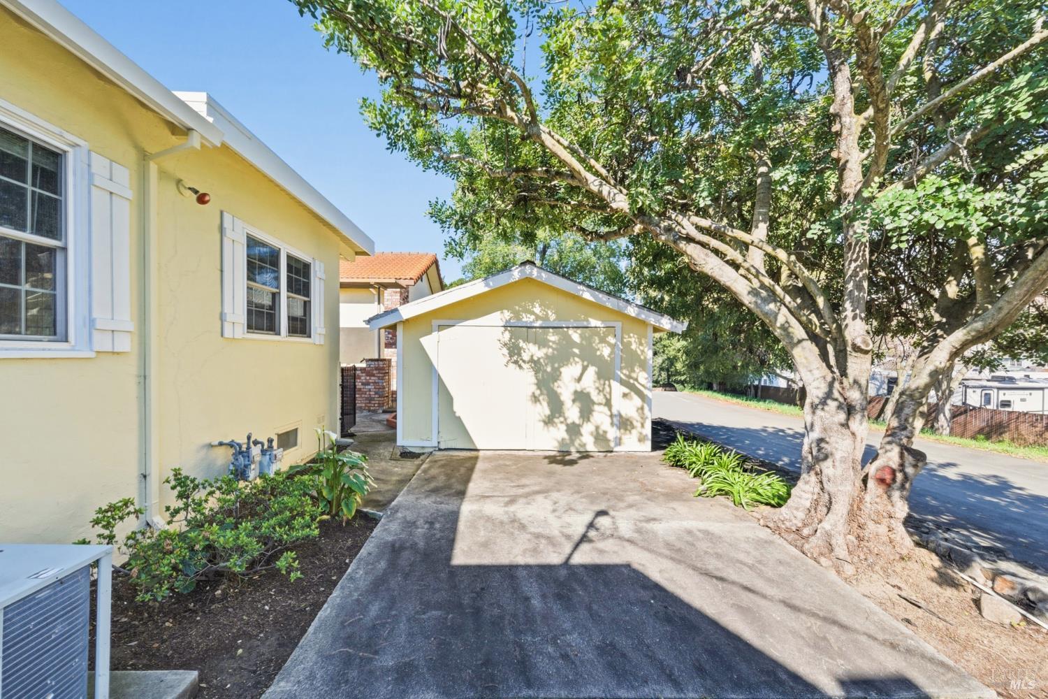 Detail Gallery Image 25 of 53 For 639 E 5th St, Benicia,  CA 94510 - 3 Beds | 2/1 Baths