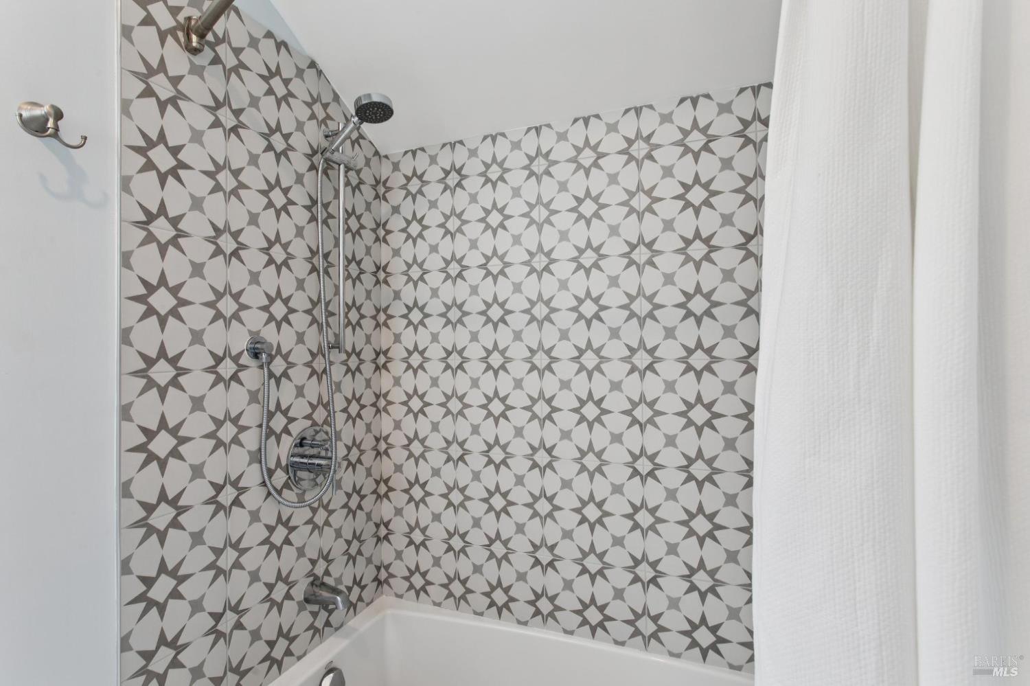 Detail Gallery Image 23 of 33 For 18 Dunlin Ct, San Rafael,  CA 94903 - 2 Beds | 1/1 Baths