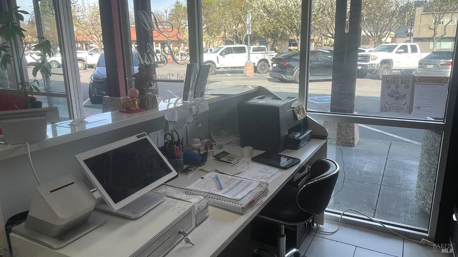 Detail Gallery Image 5 of 25 For 449 Center St, Healdsburg,  CA 95448 - – Beds | – Baths