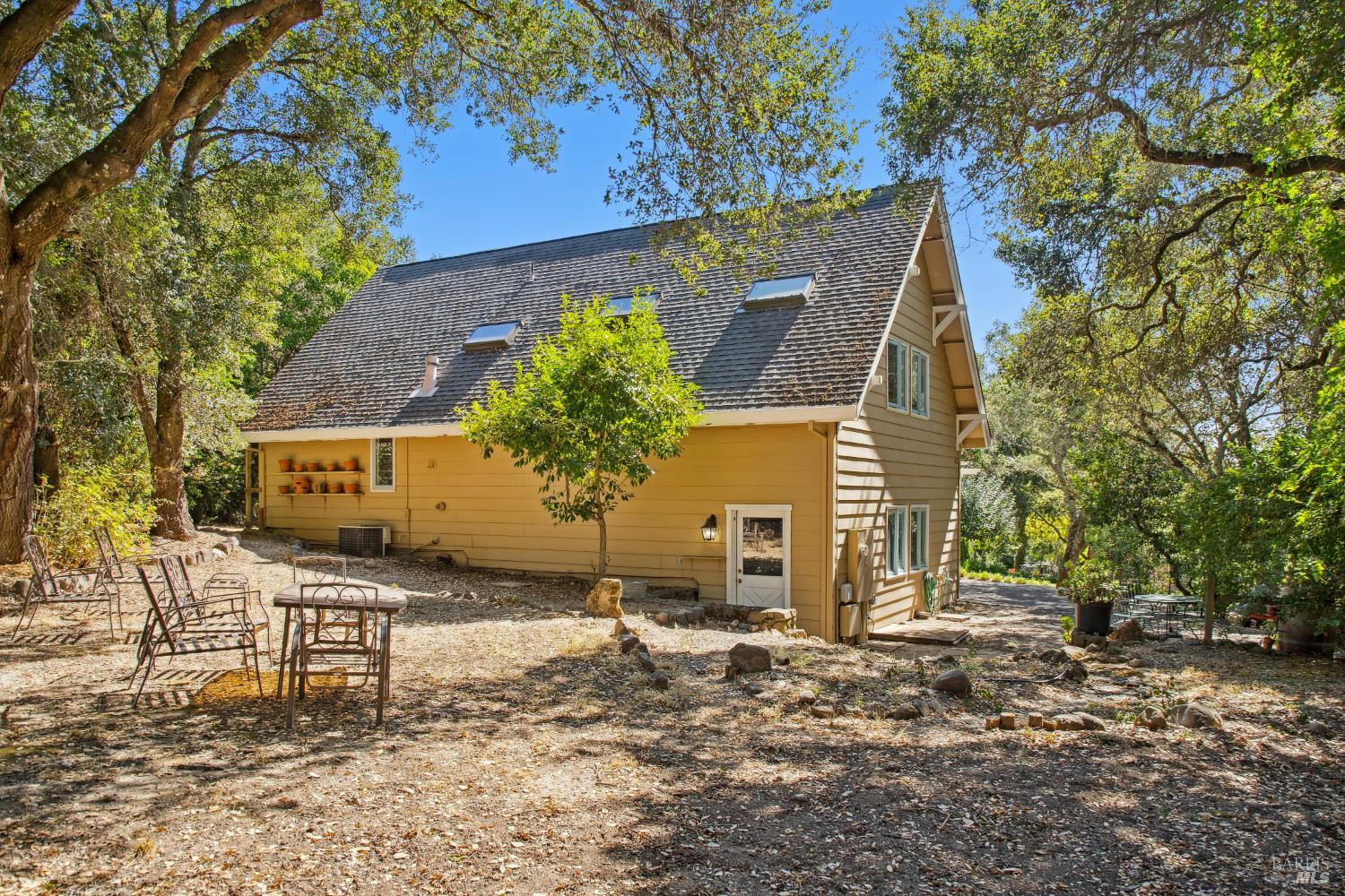 Detail Gallery Image 45 of 59 For 2399 Sobre Vista Rd, Sonoma,  CA 95476 - 3 Beds | 3/1 Baths