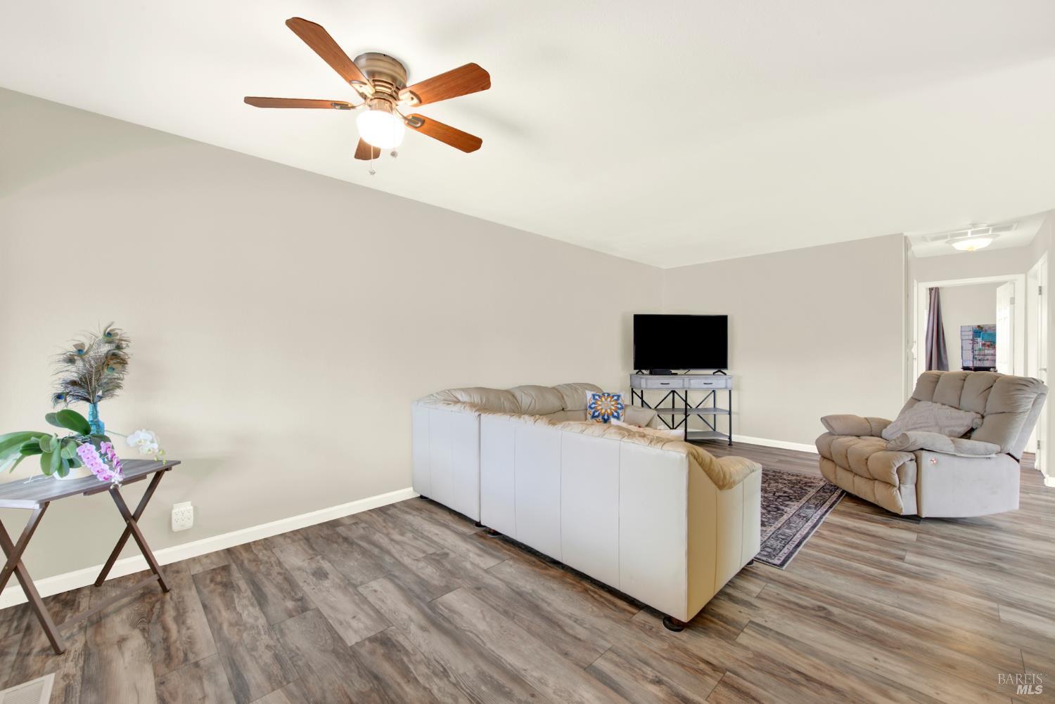 Detail Gallery Image 8 of 41 For 129 Carlsbad Cir, Vacaville,  CA 95687 - 2 Beds | 1 Baths